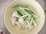 蒜炒油豆腐