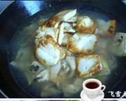河蚌咸肉炖豆腐