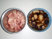 鸡腿儿烩群菇