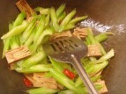 芹菜炒香干