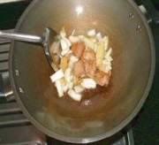 冻豆腐香菇鸡翅煲