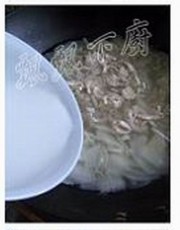 清润雪梨鸡片汤