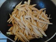 青红椒炒腐竹