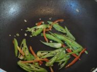青红椒炒腐竹