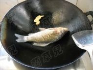 野生鲜鲫鱼焖面