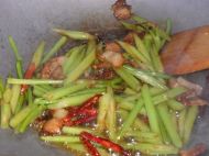 芹菜炒腐竹