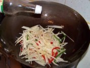 青红椒溜土豆丝