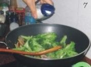 腊肉炒西兰花