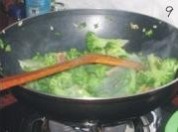 腊肉炒西兰花