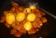 五花肉炖鸡蛋