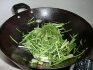 蒜苗炒鸡蛋
