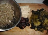 酸菜粉丝炖腐竹