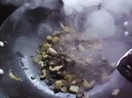 酸菜粉丝炖腐竹