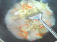 鸡汤煮面