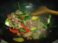 大蒜炒鸡肉