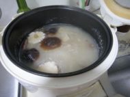 香菇薏米猪手煲