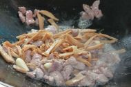 猪肉炒大头菜