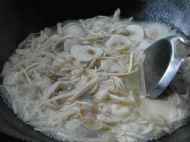 金针菇鱼丸汤