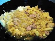 酸菜炖冻豆腐
