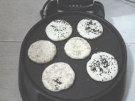麻香玉米面红糖馅饼