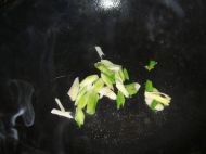 蒜苗绿豆芽炒豆腐干