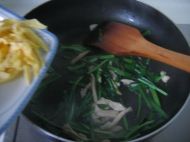 韭菜蛋皮炒肉丝