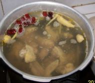 羊肚菌鸡汤