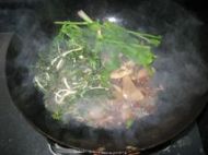 红根菠菜荠菜磨菇汤