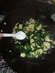 蛋炒韭菜