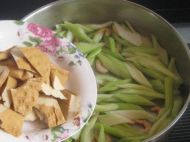 五香茶干炒西芹