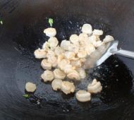 虾仁炒西兰花香菇