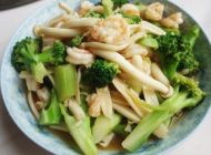 虾仁炒西兰花香菇
