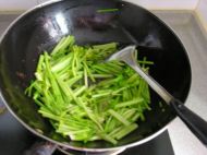 芹菜炒牛柳