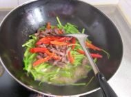 芹菜炒牛柳
