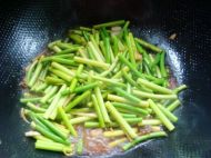蒜薹炒鸡柳