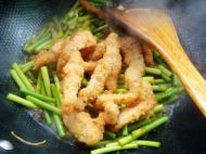 蒜薹炒鸡柳