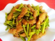 蒜薹炒鸡柳