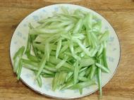 孕妈妈的家常饮食--西芹炒鸡蛋