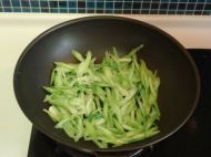 孕妈妈的家常饮食--西芹炒鸡蛋