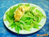 孕妈妈的家常饮食--西芹炒鸡蛋