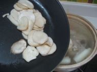 百果菌菇小蹄汤