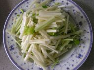 土芹菜炒肉丝