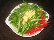椒丝韭菜炒沙蚬