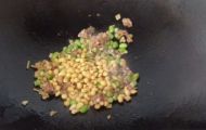 辣椒双豆炒鸡肉