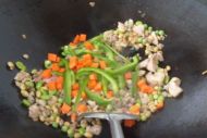 辣椒双豆炒鸡肉