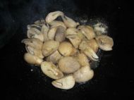毛虾粉炒草菇