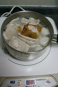 泰国米粉猪肉丸汤