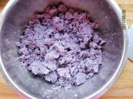 酸奶紫薯芝麻球