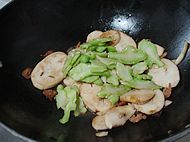 虾米炒鸡腿菇