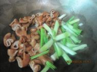 蒜苗炒大肠
